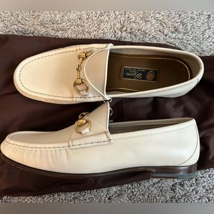 Men’s White leather Gucci loafers, size 8.5